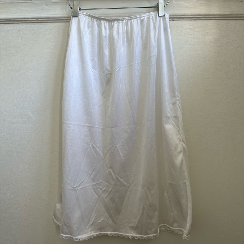 Vintage Warners Half Slip Size M White Antron Nylon Perfect Measure 26” L 1970’s